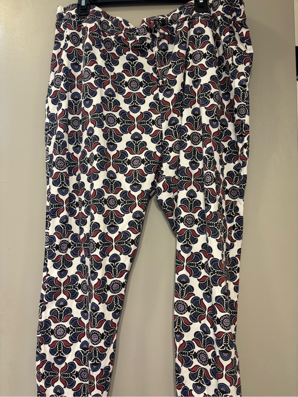 Vera Bradley White Lounge pants with Navy & Wine Floral Geometric Print